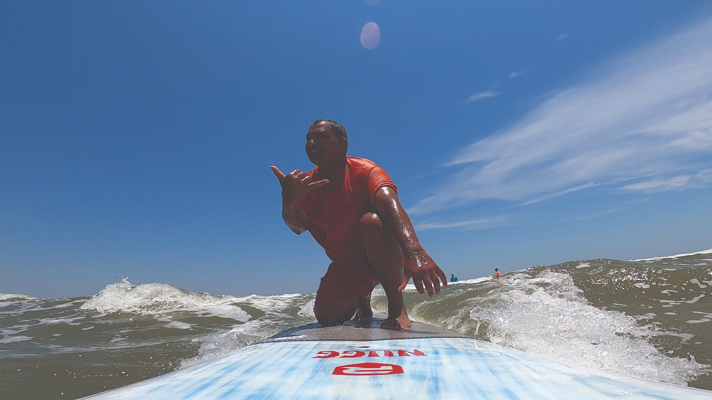 Nag spending free time surfing