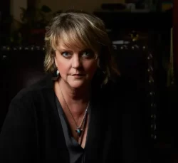 Deborah Dobbs headshot