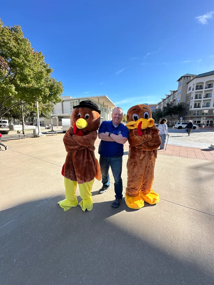 Coby Pewitt at the starting line of the Richardson Gobble Hobble with members of the Boys & Girls Club of Greater Dallas.
